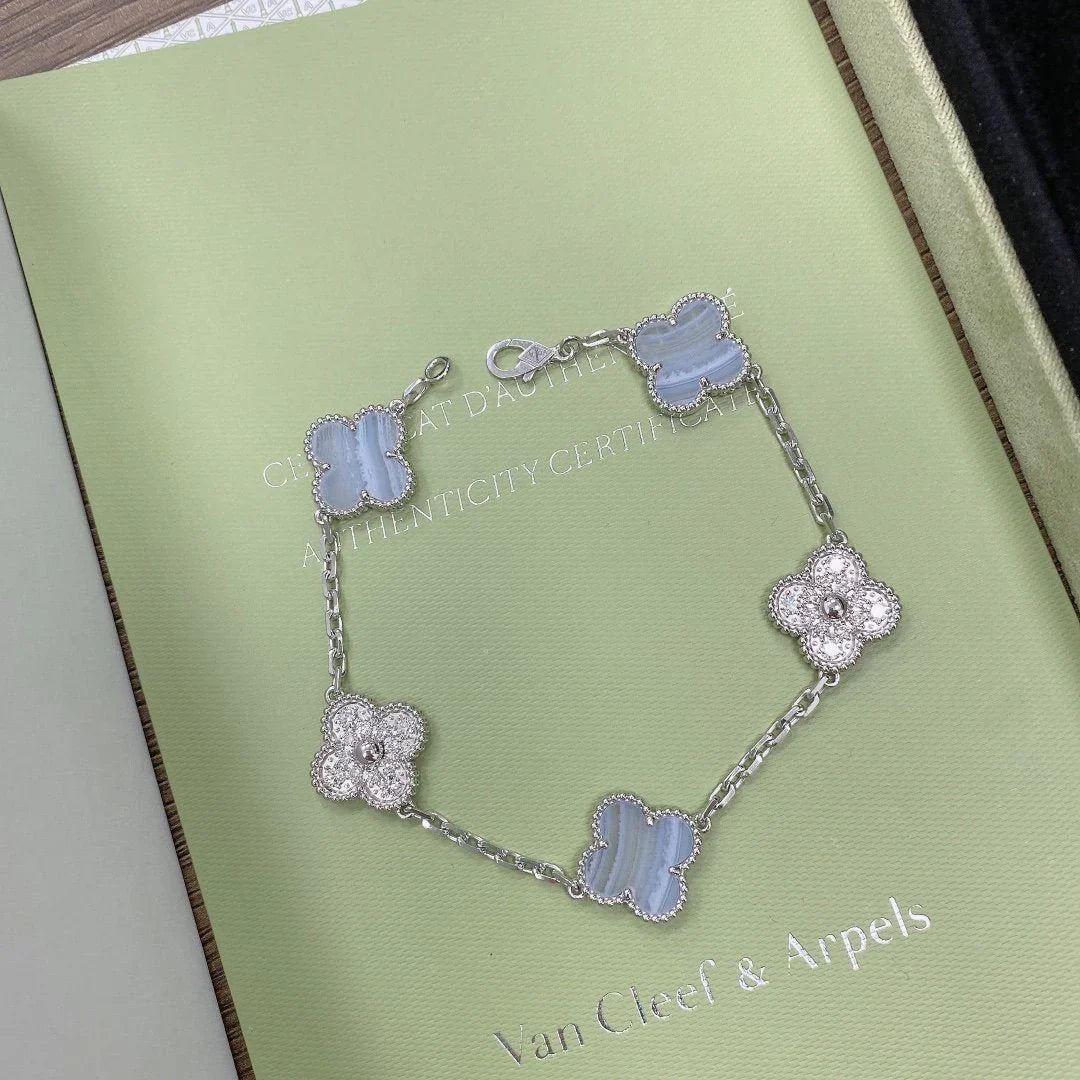 [Aetheris] LUCKY CLOVER 5-MOTIV-ARMREIF - PURPUR CHALCEDON KOLLEKTION