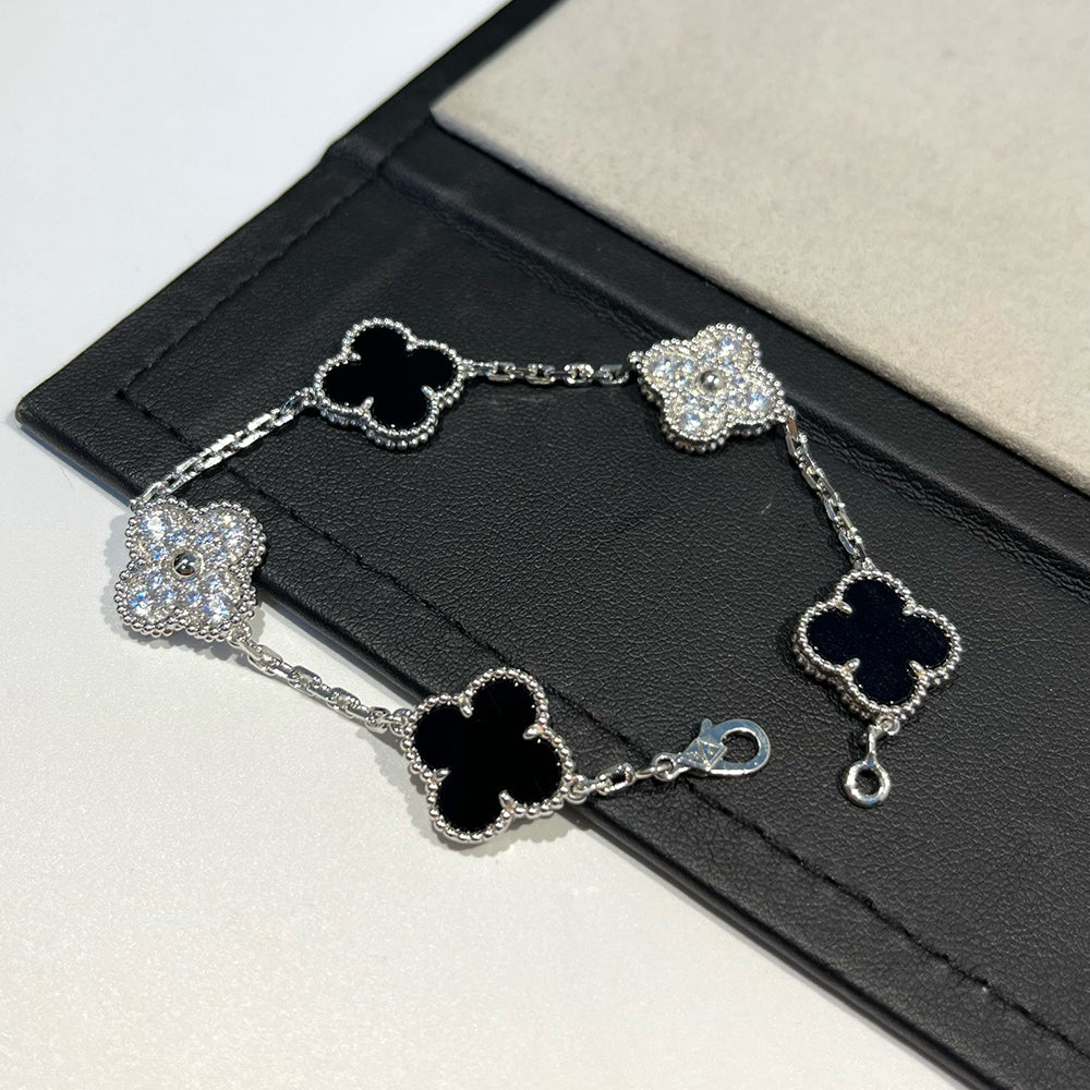 [Aetheris]LUCKY CLOVER 5-MOTIV-ARMBAND – BLACK ONYX KOLLEKTION
