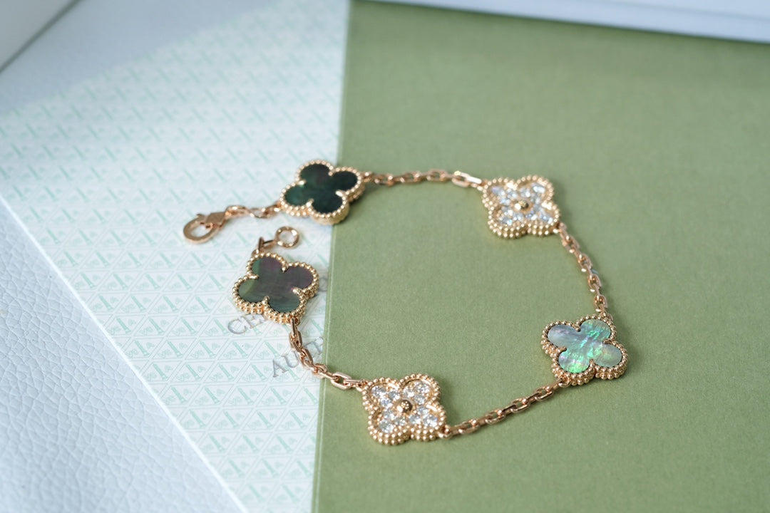 [Aetheris]LUCKY CLOVER 5-MOTIV-ARMBAND – KOLLEKTION GRAUES PERLMUTT