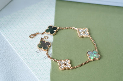 [Aetheris]LUCKY CLOVER 5-MOTIV-ARMBAND – KOLLEKTION GRAUES PERLMUTT