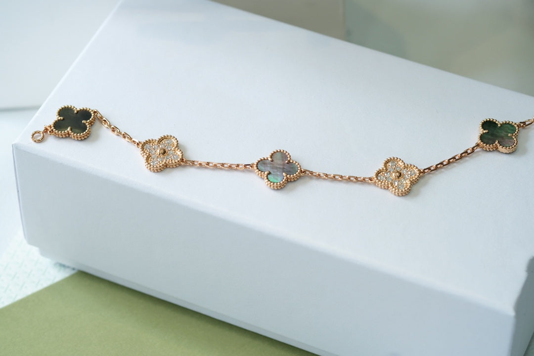 [Aetheris]LUCKY CLOVER 5-MOTIV-ARMBAND – KOLLEKTION GRAUES PERLMUTT