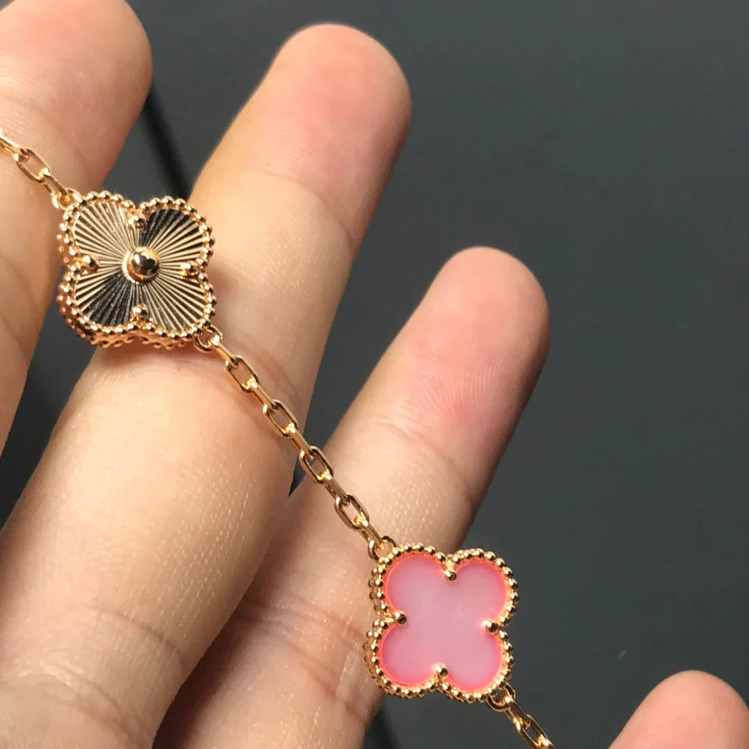 [Aetheris]LUCKY CLOVER 5-MOTIF BRACELET – KOLLEKTION ROSAFARBENES PERLMUTT